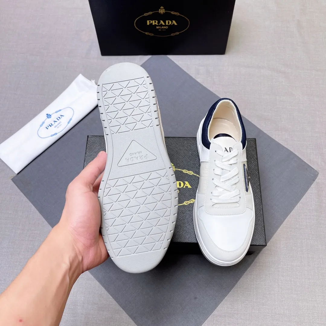 P400 Prada Prada's new men's leather sneakers, the highest version on the market, any comparison is welcome🆚! The original leather has excellent texture and is super high-end! Fetal sheep net lining imported from Italy, removable pad! Luxurious materials and fine workmanship, highly recommended! Code number 38-45 No. 058
